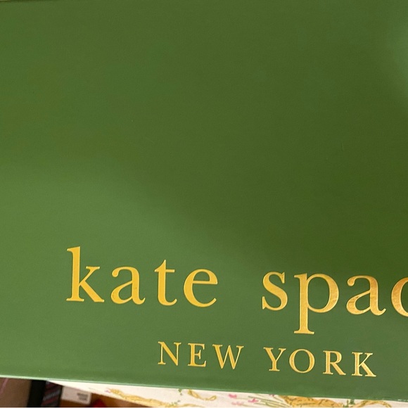 GLAMOUR! Iconic silver glitter Dolores pumps from Kate Spade. Best shoe EVER - Picture 3 of 13